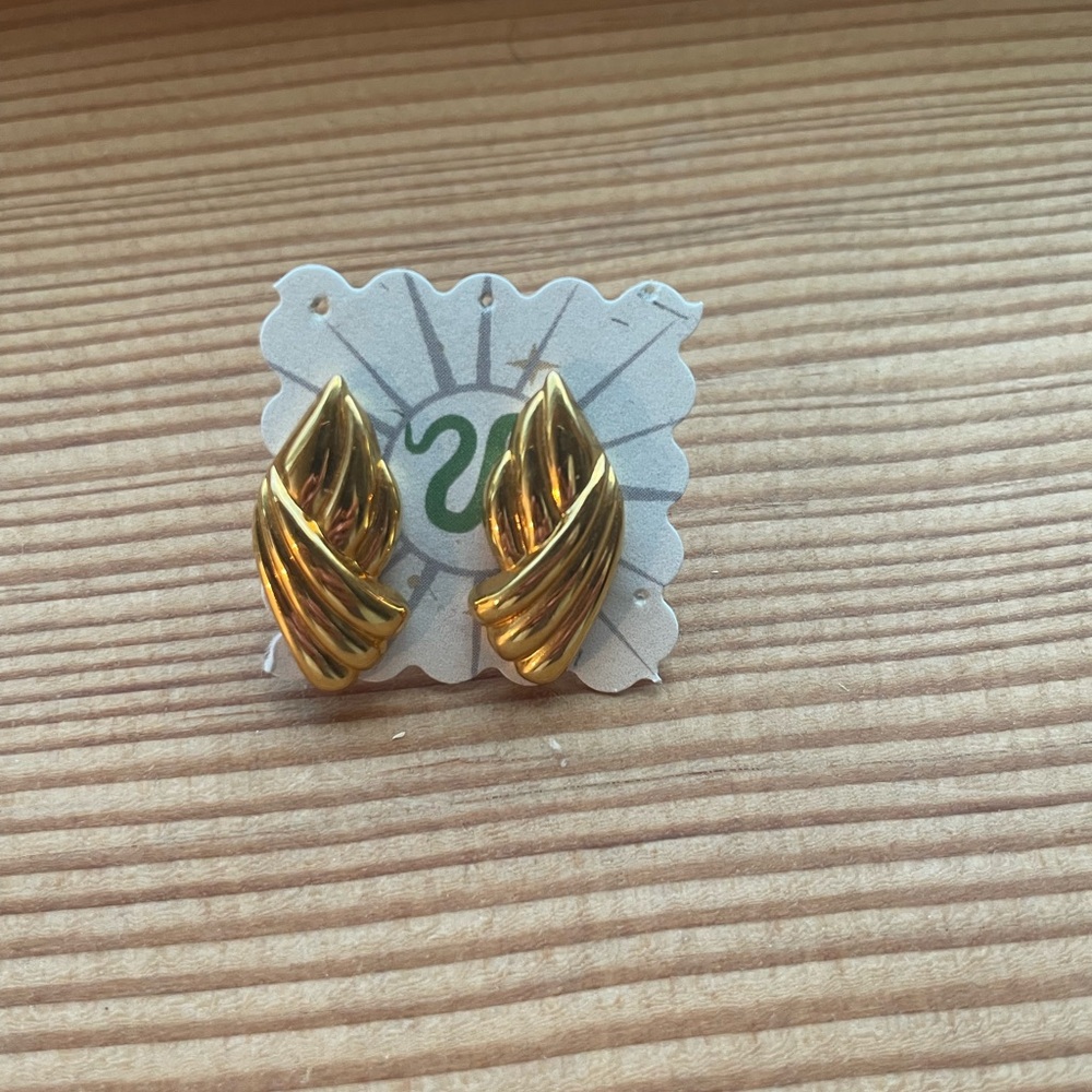 Vintage Monet signed earrings